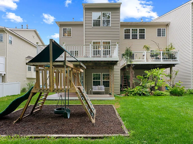 232 Mohegan Dr — Photo 33