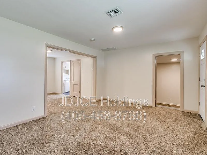 3 bed, 1.0 bath, 1050 sqft, $990 — Photo 4