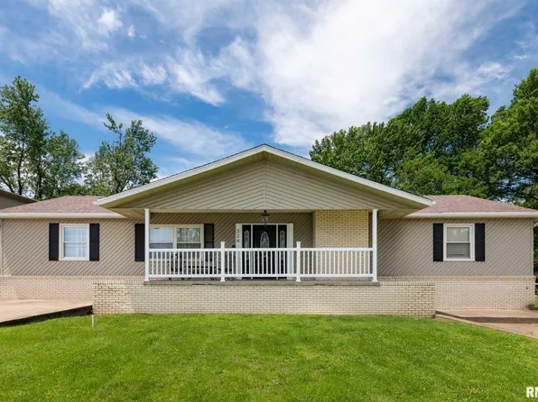 324 N Broadway, Goreville, IL 62939