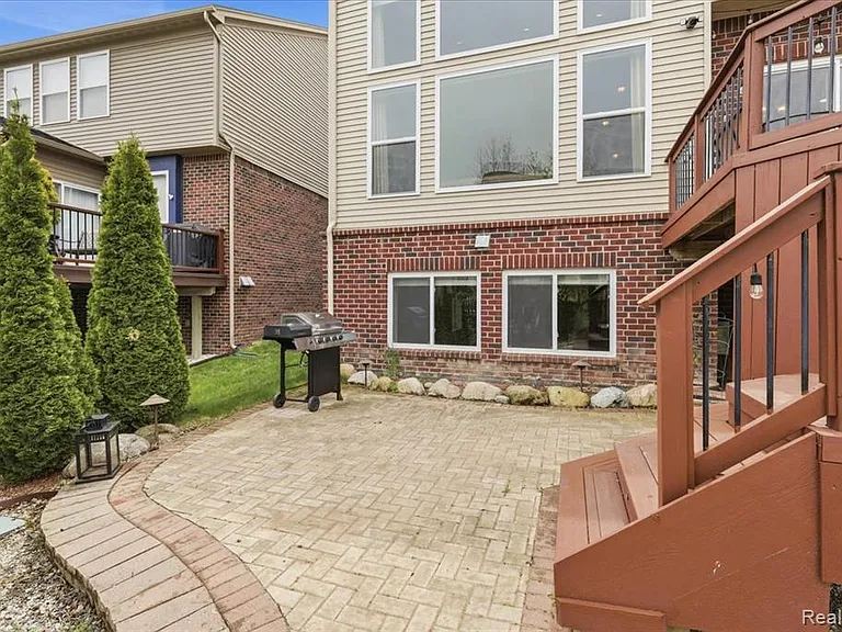 1114 Wales Dr — Photo 37