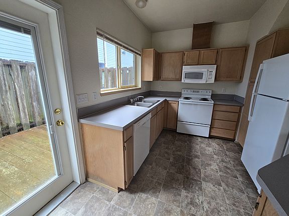 2nd image of 6312-06 Barstow Ln SE