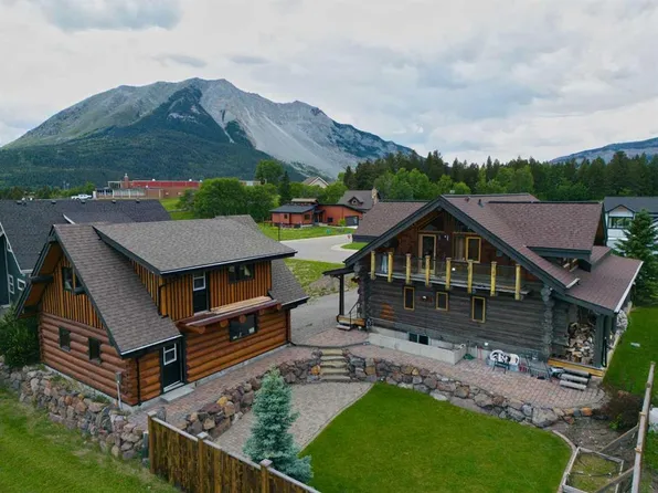 21407 NW 29th Ave, Crowsnest Pass, AB T0K 0M0