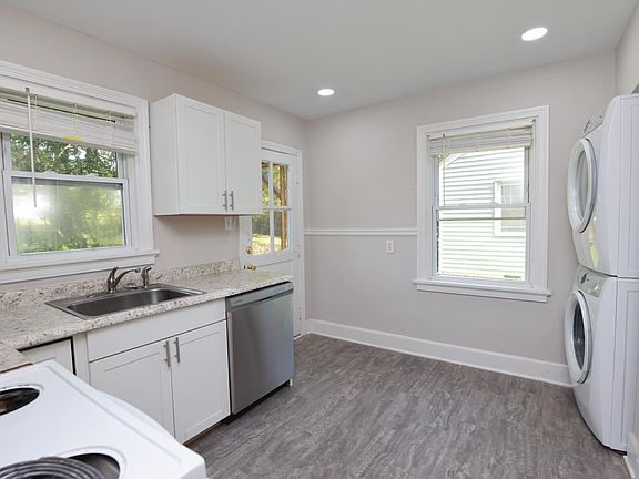 3rd image of 1427 Willis St