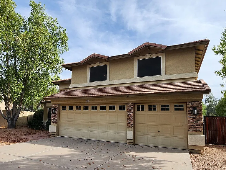 1691 W Musket Way — Photo 2