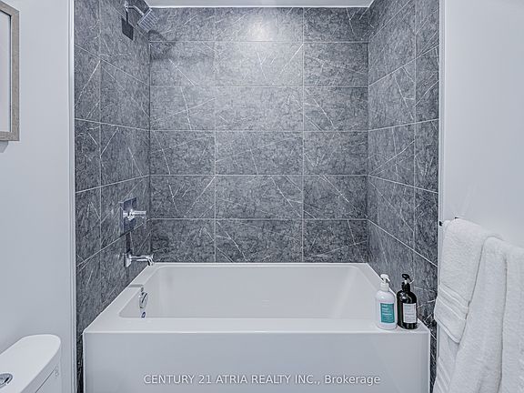 5th image of 252 Church St #2308