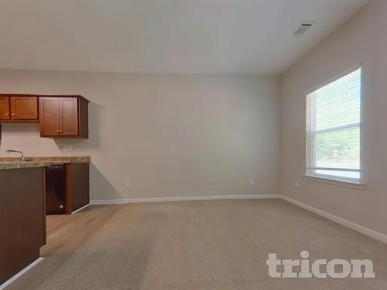 338 Brookwood Xing — Photo 2