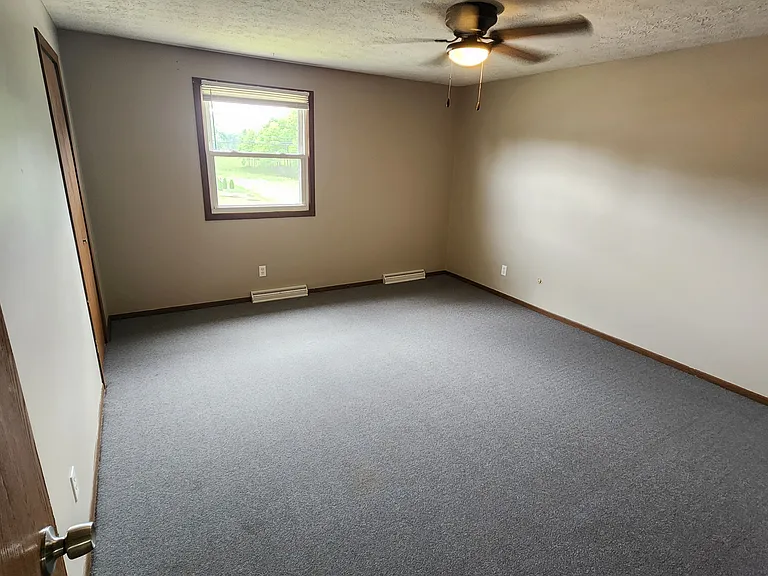 615 Applegrove St NW — Photo 8