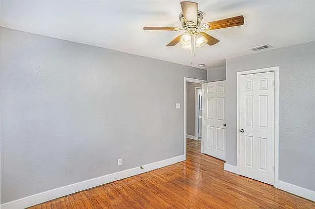 2533 Warren Ave — Photo 66