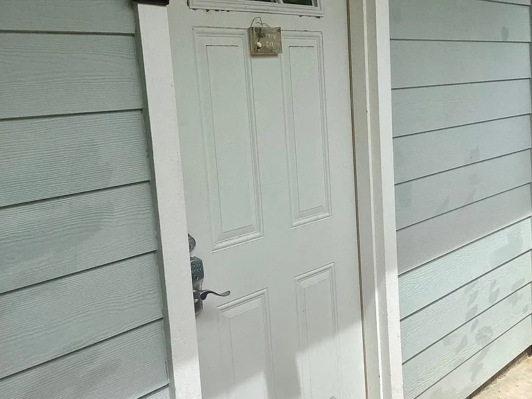 private entrance to unit