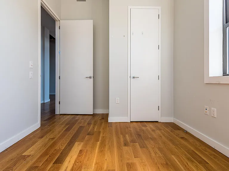 96 Dupont St #4L — Photo 11