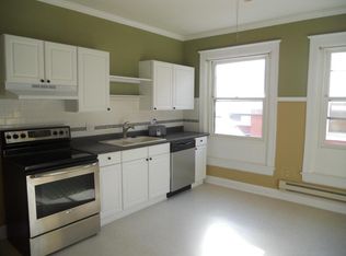 930 N 6th St FLOOR 2, Springfield, IL 62702