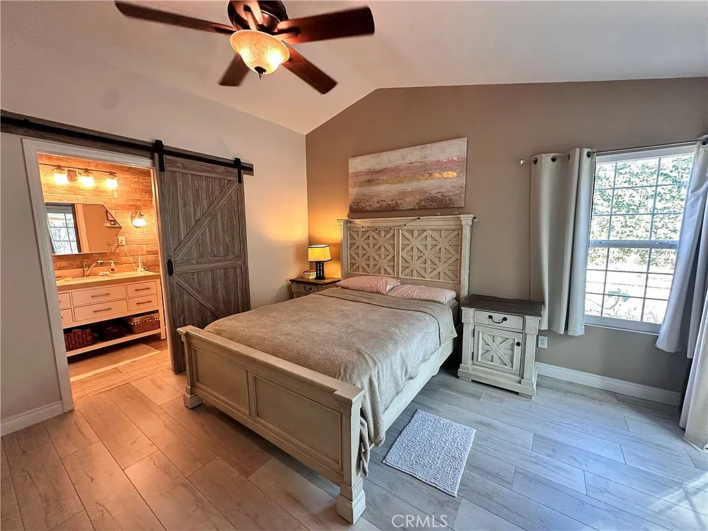 3 bed, 2.5 bath, 1355 sqft, $3,300 — Photo 3