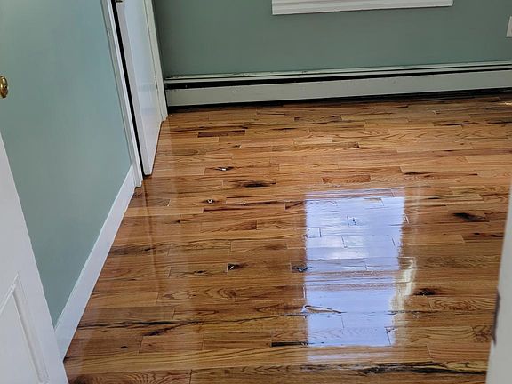 2nd image of 115 Wilson St Floor 1