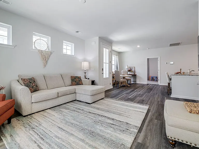 151 Holloway Hl — Photo 3