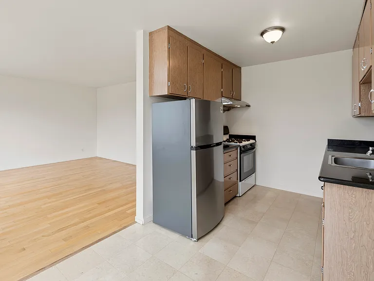 4444 Balboa St #207 — Photo 10