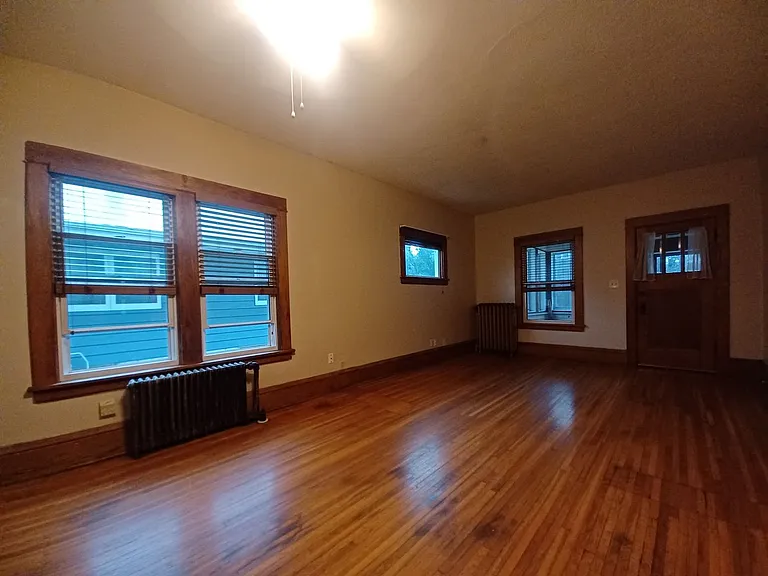 1180 Charles Ave — Photo 8