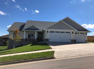 6648 S Wilshire Ln, Dubuque, IA 52003