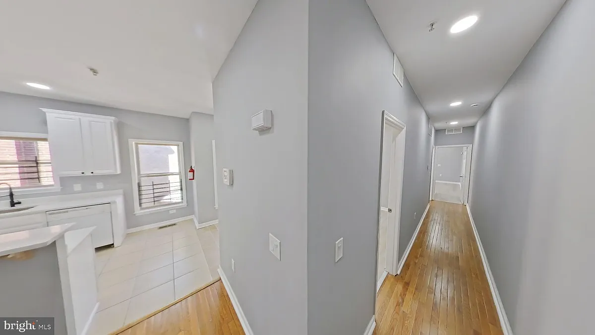 Building Photo - 1831 W Diamond St #3