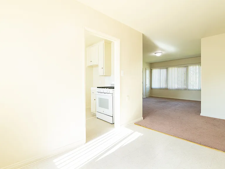 309 N 1st St #1/2 — Photo 17