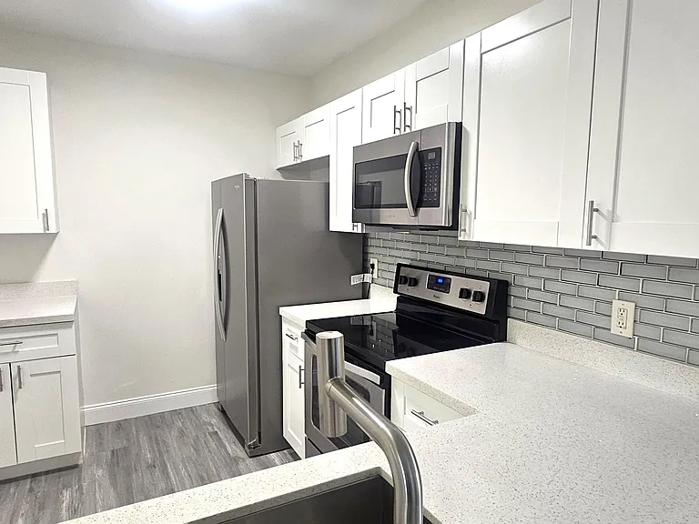 521 Villa Del Sol Cir #102 — Photo 2