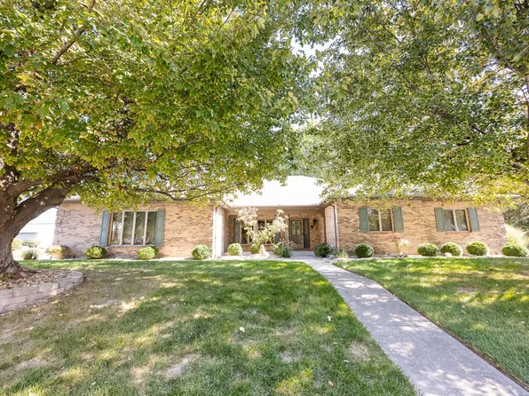 705 Springwood Dr, Belleville, IL 62220