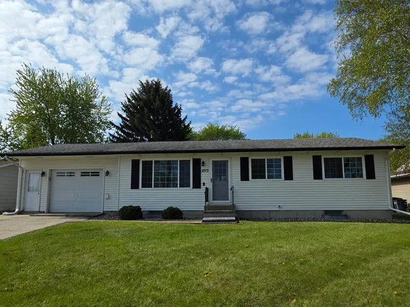 2713 4th Ave S, Moorhead, MN 56560