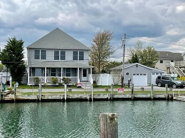 2888 Island Channel Rd, Seaford, NY 11783