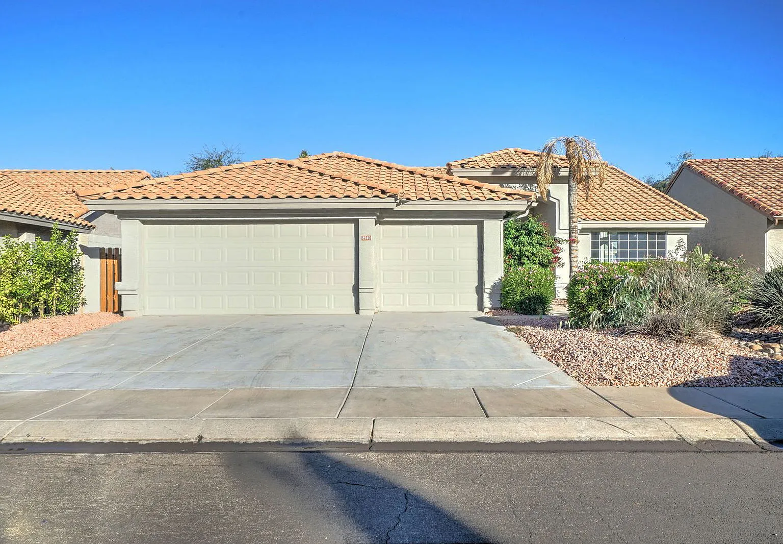 4 bed, 2.0 bath, 1922 sqft, $3,750 — Photo 1