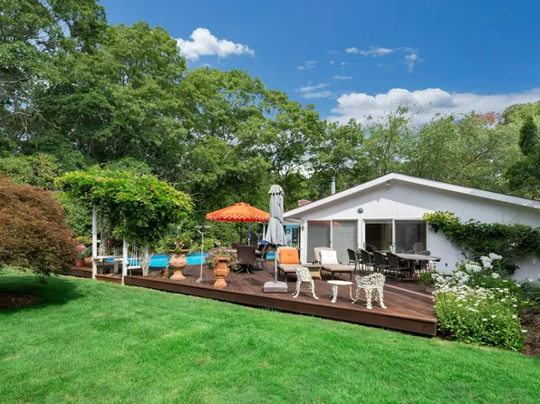 https://photos.zillowstatic.com/fp/c99389b05b433b0d7eee76b61e0499aa-p_e.webp