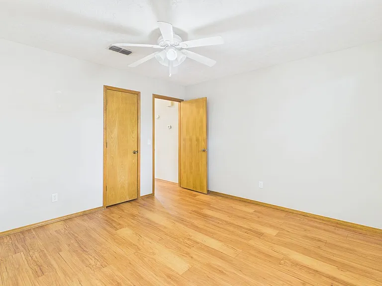 5822 Syracuse Dr — Photo 18