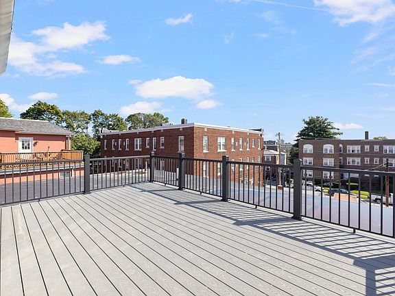 4th image of 293 Governor St #201