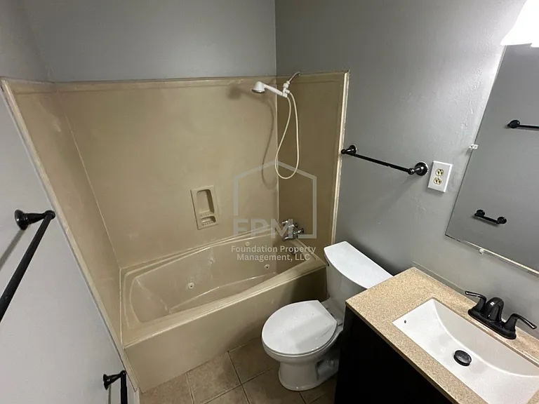 4325 Merlcrest Cv — Photo 9