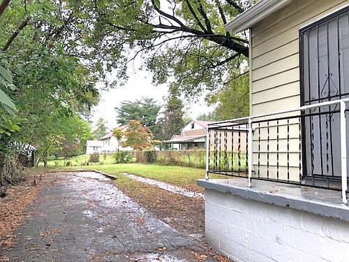 2nd image of 2845 Meadowlark Ave