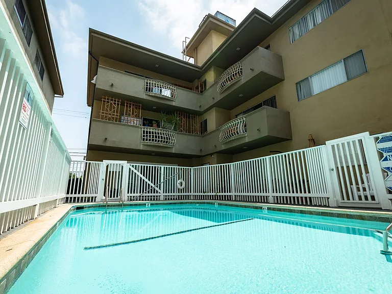 330 crescent drive, Beverly Hills CA 90210 — Photo 20