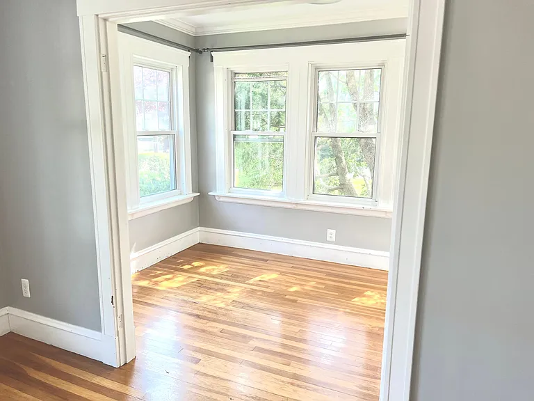181 Auburndale Ave — Photo 10
