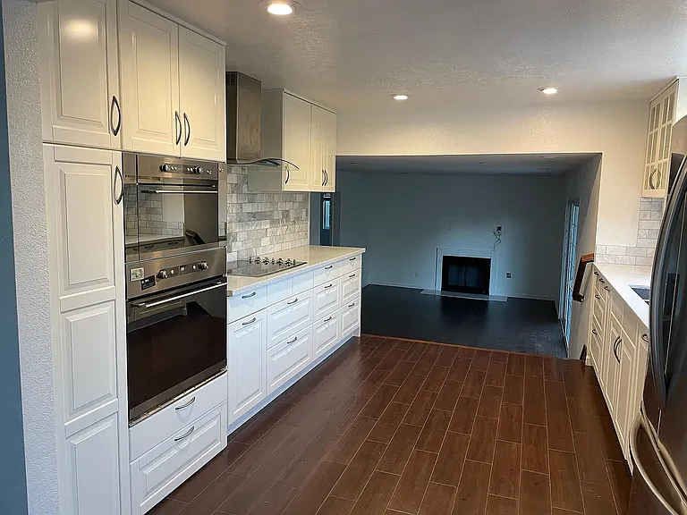310 Laguna Dr — Photo 4