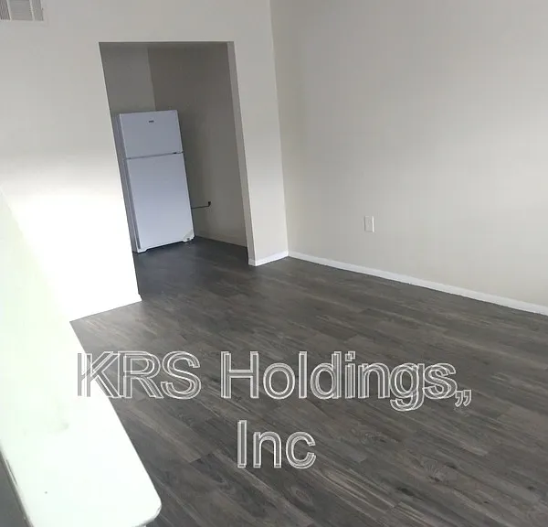 1801 Chicago Ave — Photo 5