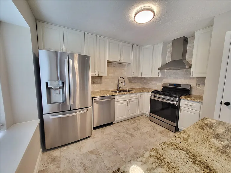 2711 S Brompton Dr — Photo 6