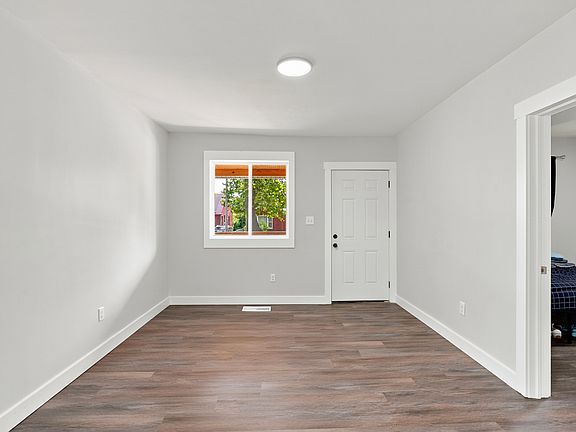 3rd image of 15053 Spring Gdn