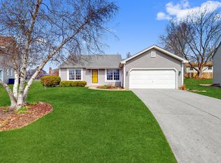 970 Sandalwood Ln, Crystal Lake, IL 60014