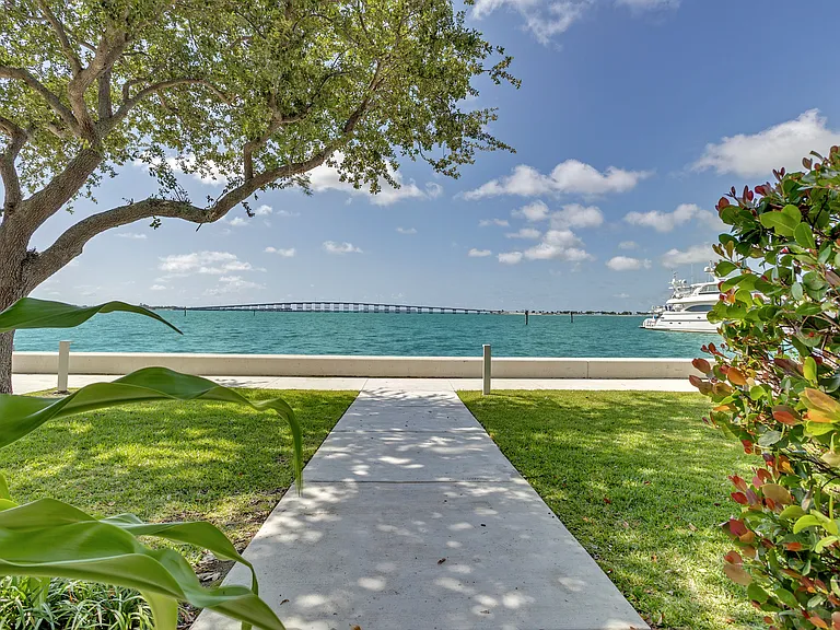 1541 Brickell Ave #105 — Photo 1