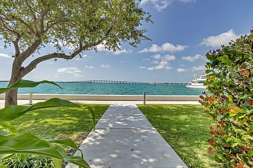 1541 Brickell Ave Photo 1