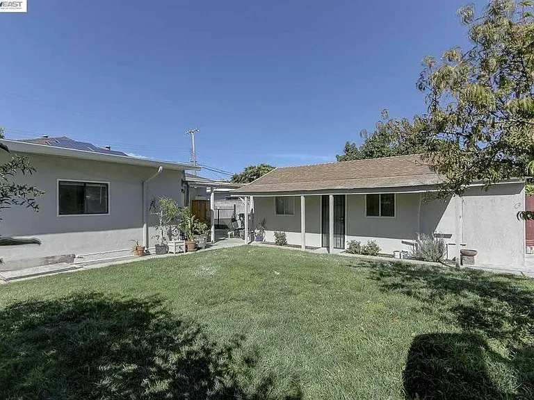 1392 Carlton Ave — Photo 20