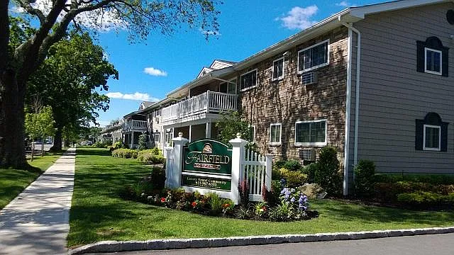 Fairfield Plaza East At Sayville — Photo 4