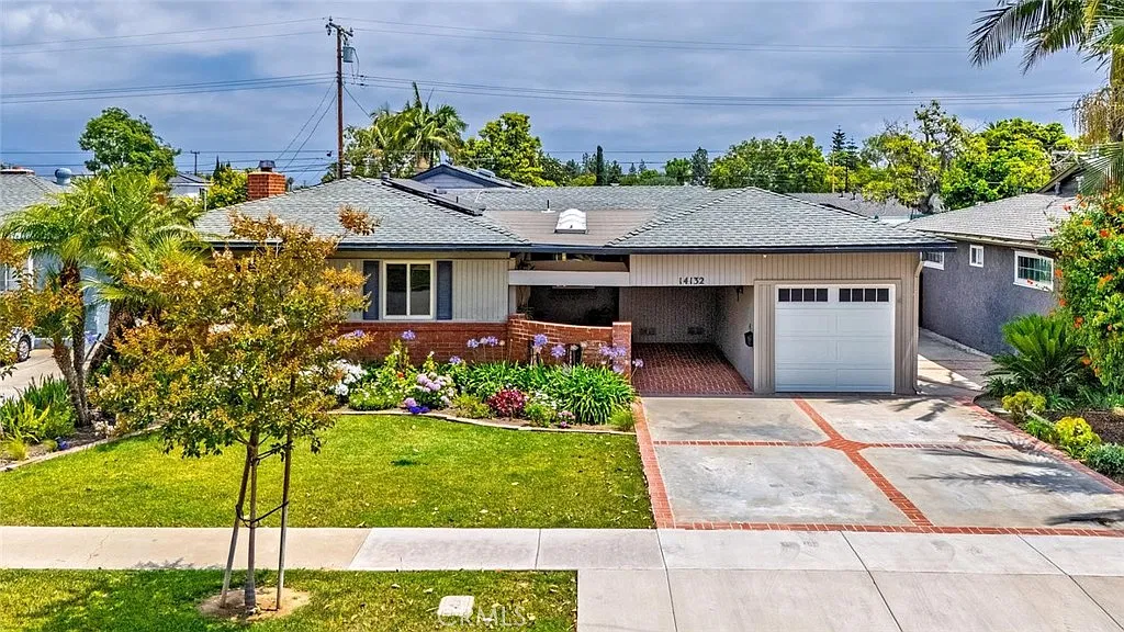 4 bed, 3.0 bath, 2397 sqft, $5,875 — Photo 4