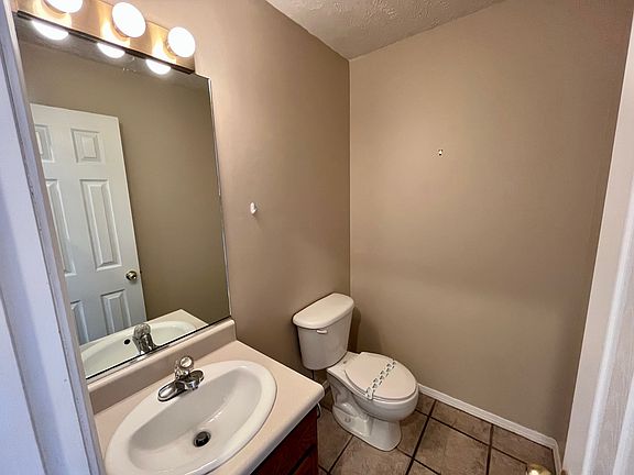 3rd image of 102 W Lincoln St Unit 3