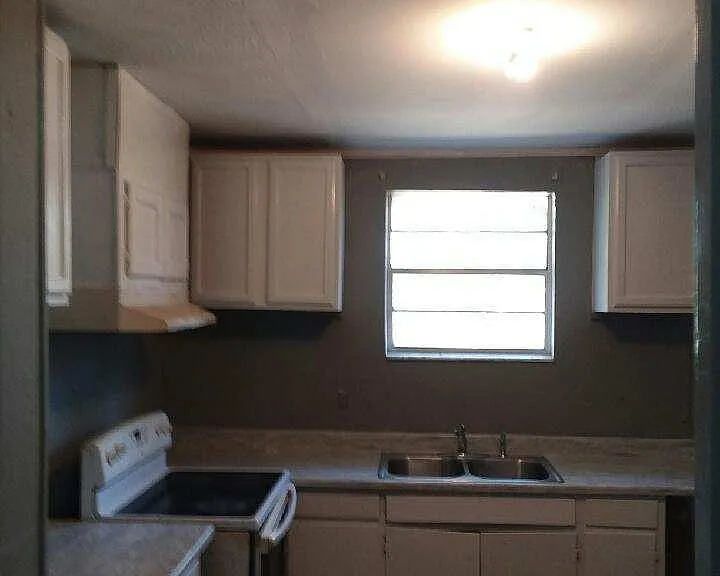608 Quarterman St — Photo 4