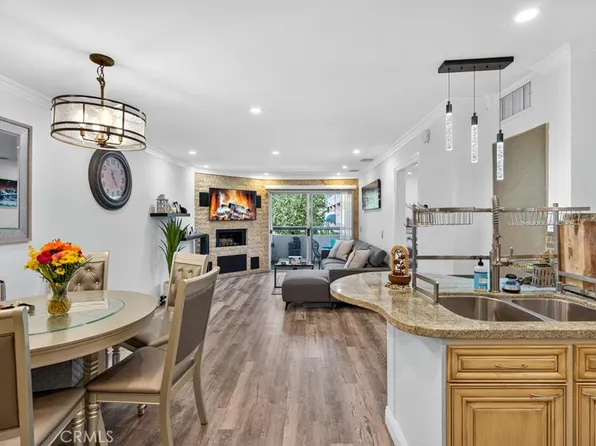 5550 Owensmouth Ave APT 107, Woodland Hills, CA 91367