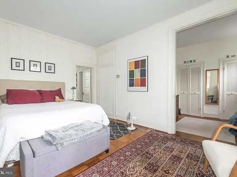 720 Gladstone Ave — Photo 1