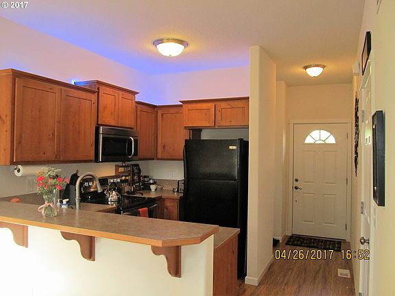 3rd image of 153 NW Marshall Dr